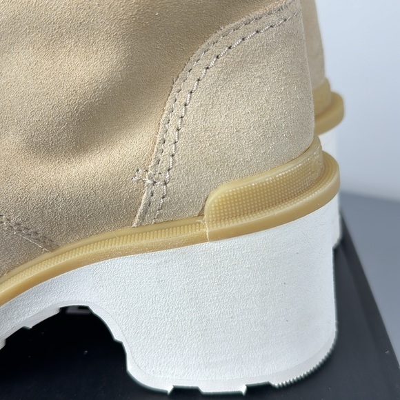 Sorel Hi-Line Lace Up Waterproof Boot. Size 9. - Picture 9 of 13